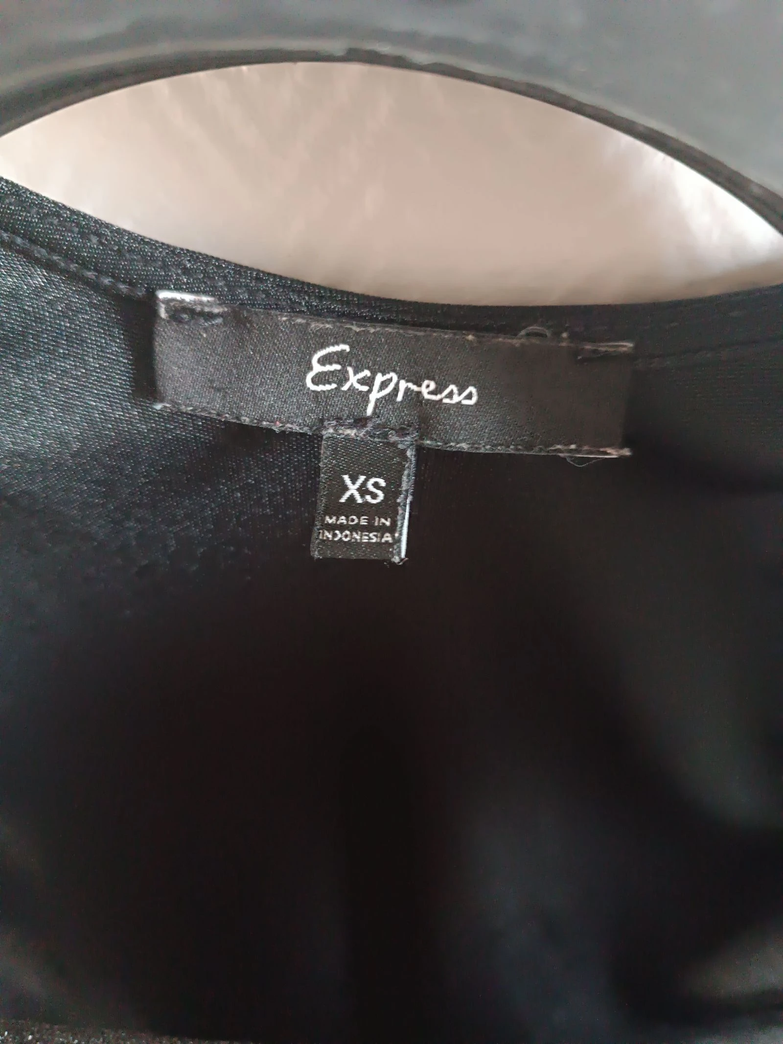 Short dress with neckline & sequins- Express XS – photo 4